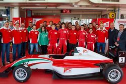 Simone Cunati, Lorenzo Colombo, Marcus Armstrong, David Vidales y Enzo Fittipaldi en la Ferrari Driver Academy