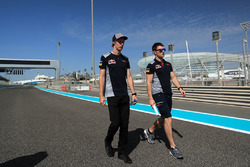 Brendon Hartley, Scuderia Toro Rosso walks the track