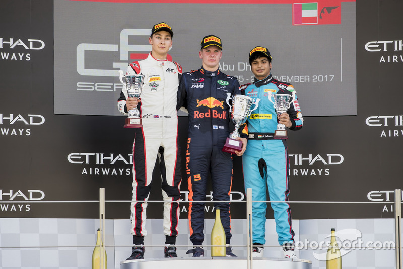 Podio: segundo lugar George Russell, ART Grand Prix, ganador de la carrera Niko Kari, Arden International, tercer lugar Arjun Maini, Jenzer Motorsport