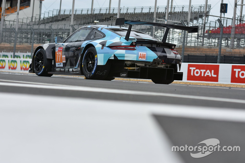 #77 Proton Competition Porsche 911 RSR