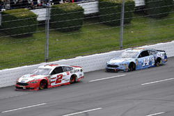 Brad Keselowski, Team Penske, Ford Fusion Wurth and Clint Bowyer, Stewart-Haas Racing, Chevrolet Cam