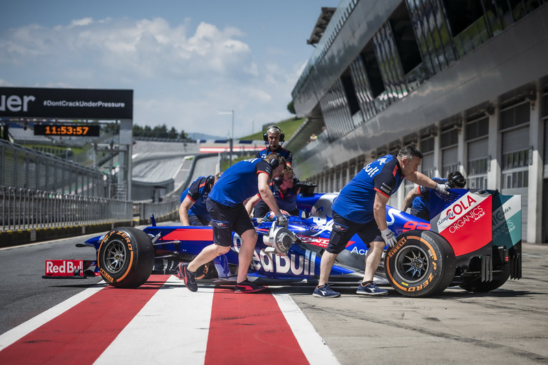 Marc Márquez maneja el Toro Rosso F1