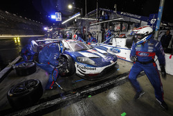 #67 Chip Ganassi Racing Ford GT, GTLM: Ryan Briscoe, Richard Westbrook, Scott Dixon, pit stop