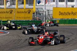 Гуанью Жоу, Prema Powerteam, Dallara F317 – Mercedes-Benz