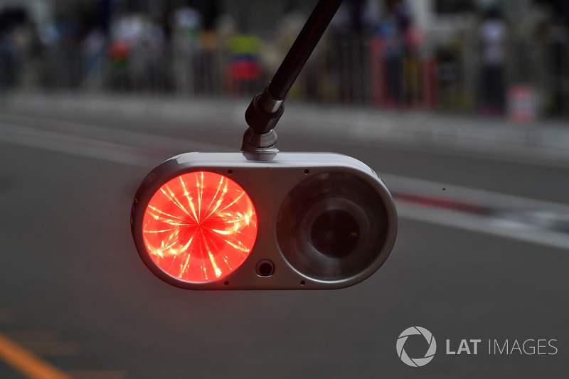 Lampu pit stop Mercedes AMG F1