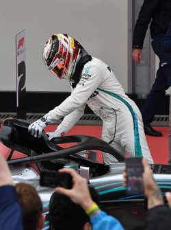 Race winner Lewis Hamilton, Mercedes-AMG F1 W09 EQ Power+ in parc ferme