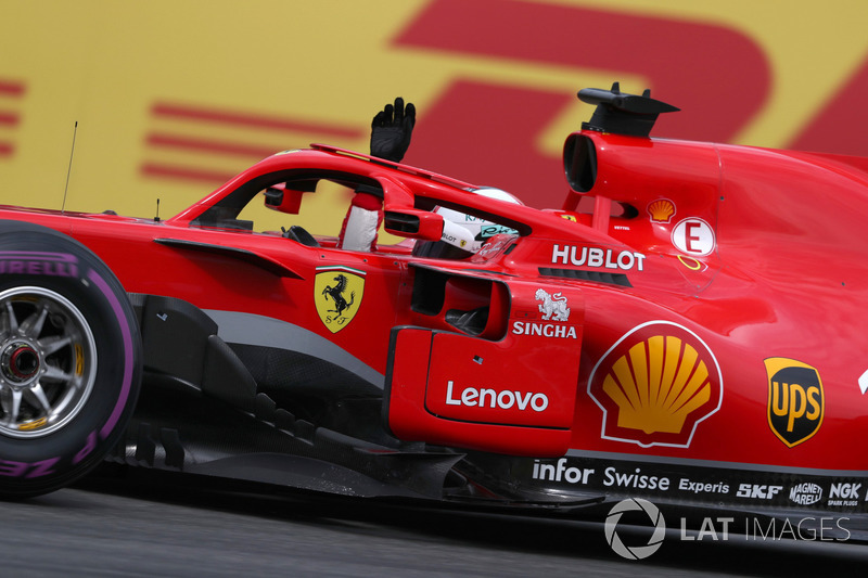 Sebastian Vettel, Ferrari SF71H merayakan pole