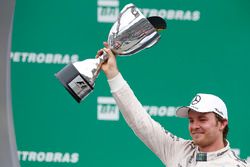 Podium : le vainqueur Nico Rosberg, Mercedes