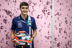 George Russell, Sahara Force India posa con il suo casco