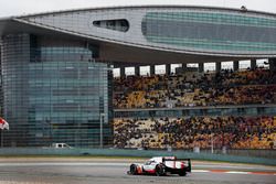 #2 Porsche Team Porsche 919 Hybrid: Timo Bernhard, Earl Bamber, Brendon Hartley