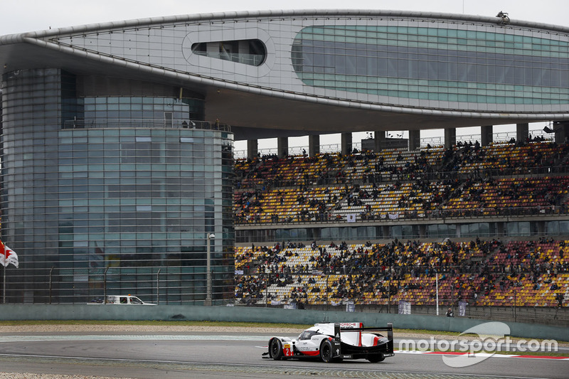 #2 Porsche Team Porsche 919 Hybrid: Timo Bernhard, Earl Bamber, Brendon Hartley