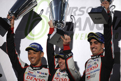 Podio: i vincitori della gara Sébastien Buemi, Anthony Davidson, Kazuki Nakajima, Toyota Gazoo Racin