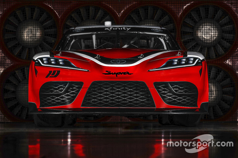 Автомобиль Toyota Supra 2019 года для чемпионата NASCAR Xfinity