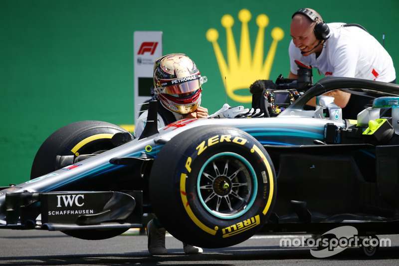 Lewis Hamilton, Mercedes AMG F1, fête sa pole position