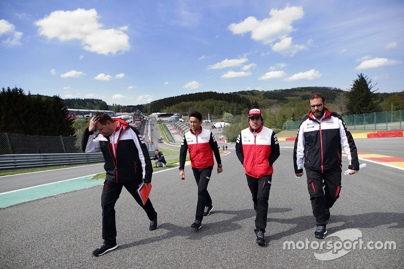 Fernando Alonso, Kazuki Nakajima, Toyota Gazoo Racing, track walk