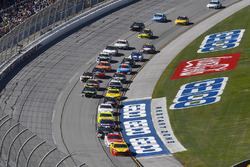 Joey Logano, Team Penske, Ford Fusion Shell Pennzoil, Paul Menard, Wood Brothers Racing, Ford Fusion Motorcraft / Quick Lane Tire & Auto Center