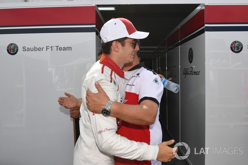 Charles Leclerc, Sauber fête son résultat avec son équipe