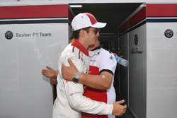 Charles Leclerc, Sauber fête son résultat avec son équipe