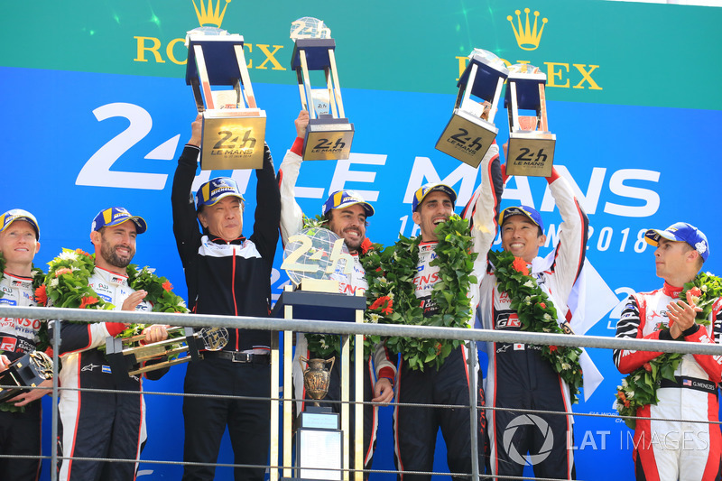 Overall podium: winners Sébastien Buemi, Kazuki Nakajima, Fernando Alonso, Toyota Gazoo Racing