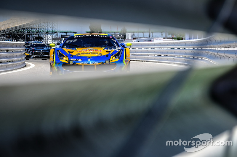 #39 TP 12 - Kessel Racing Ferrari 488 GT3: Piti Bhirombhakdi, Carlo Van Dam