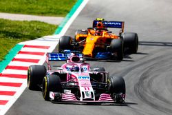 Sergio Perez, Force India VJM11, Stoffel Vandoorne, McLaren MCL33