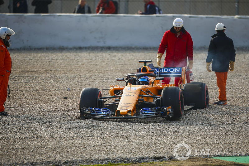 Fernando Alonso, McLaren MCL33, in the gravel after losing a wheel