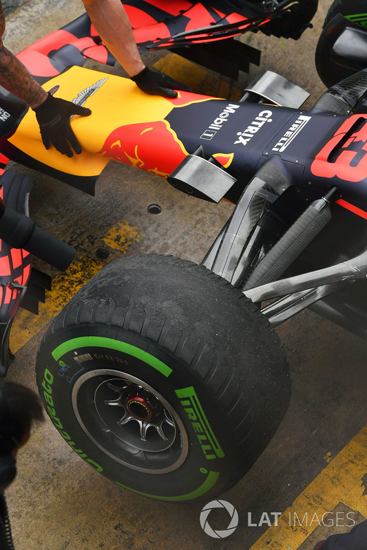 Red Bull Racing RB14 front suspension and nose