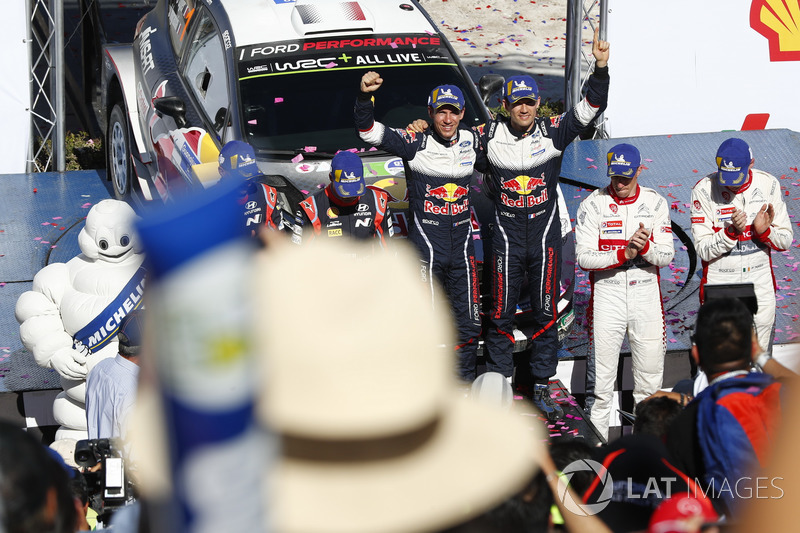 Podio: i vincitori Sébastien Ogier, Julien Ingrassia, M-Sport Ford WRT Ford Fiesta WRC
