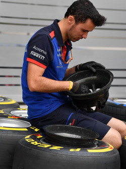 Scuderia Toro Rosso mechanics and Pirelli tyres