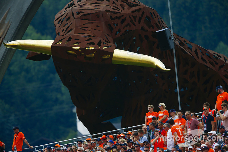 Fans in front of the huge Bull sculpture at the circuit