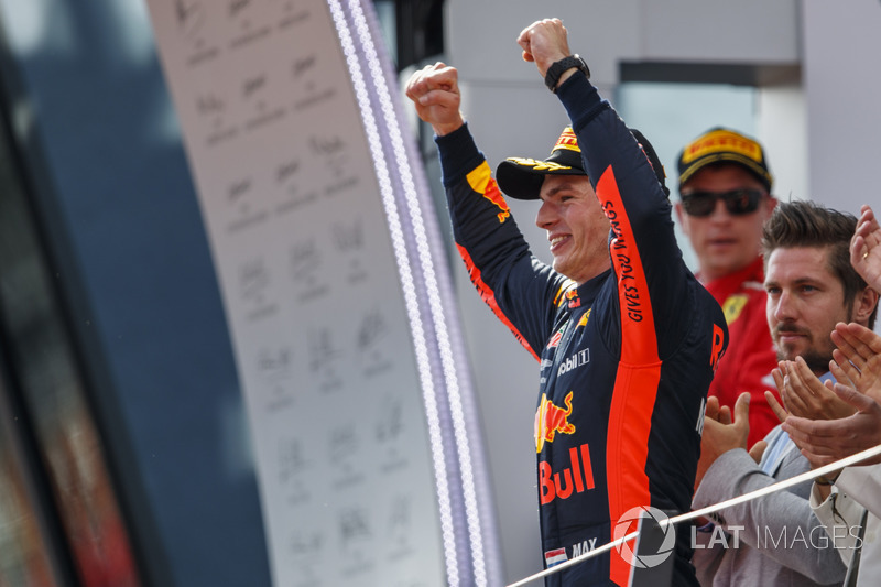 Max Verstappen, Red Bull Racing, celebra en el podio