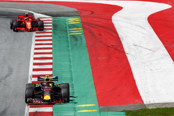 Max Verstappen, Red Bull Racing RB14, Kimi Raikkonen, Ferrari SF71H