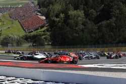 Lewis Hamilton, Mercedes-AMG F1 and Kimi Raikkonen, Ferrari SF71H battle on lap one