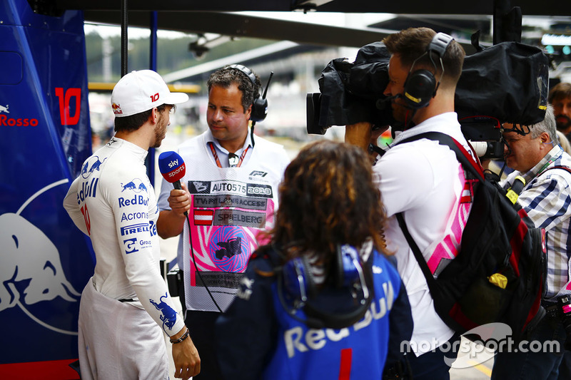 Pierre Gasly, Toro Rosso, talks to Sky F1 reporter Ted Kravitz