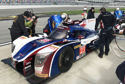 Fernando Alonso, United Autosports gets into the car for his first stint