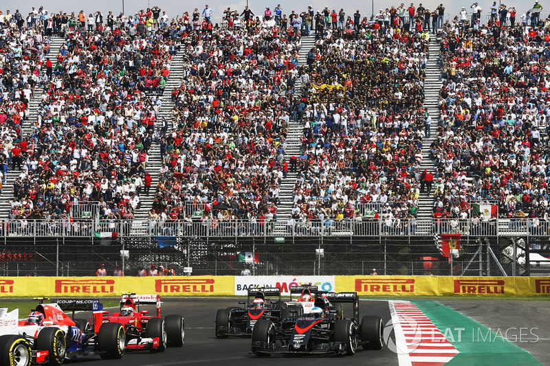 Alexander Rossi, Manor Marussia MR03, Kimi Raikkonen, Ferrari SF-15T, Fernando Alonso, McLaren MP4-3