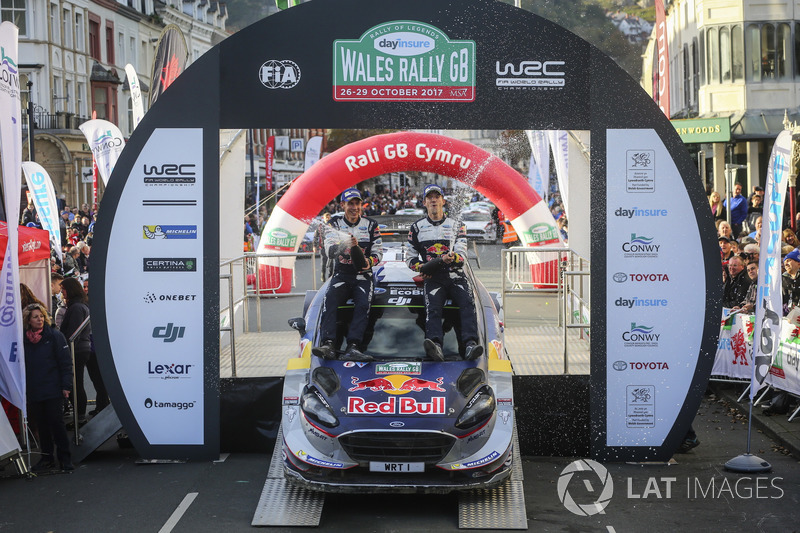 World Champions Sébastien Ogier, Julien Ingrassia, Ford Fiesta WRC, M-Sport with the team