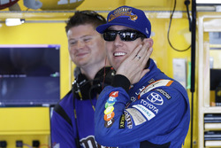 Kyle Busch, Joe Gibbs Racing Toyota, crew