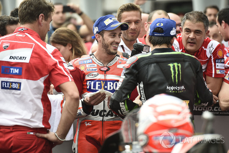 Il vincitore della gara Andrea Dovizioso, Ducati Team,  il terzo classificato Johann Zarco, Monster 