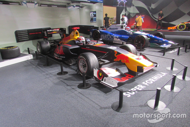 2017年 全日本スーパーフォーミュラ選手権 ピエールガスリー(TEAM MUGEN)ルーキー・オブ・ザ・イヤー車両(SF14)