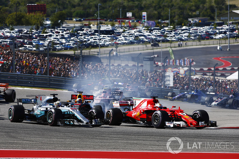 Lewis Hamilton, Mercedes AMG F1 W08, Sebastian Vettel, Ferrari SF70H, battle at the start of the rac