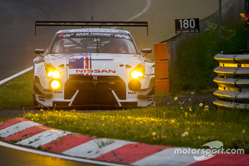 Crash for #24 Team Zakspeed, Nissan GT-R Nismo GT3: Marc Gassner, Florian Strauß, Tom Coronel