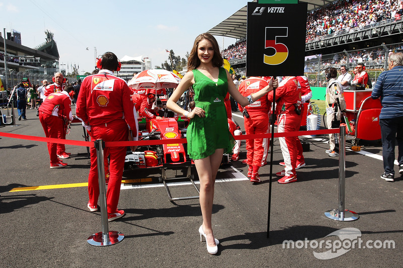 Grid girl for Sebastian Vettel, Ferrari SF16-H