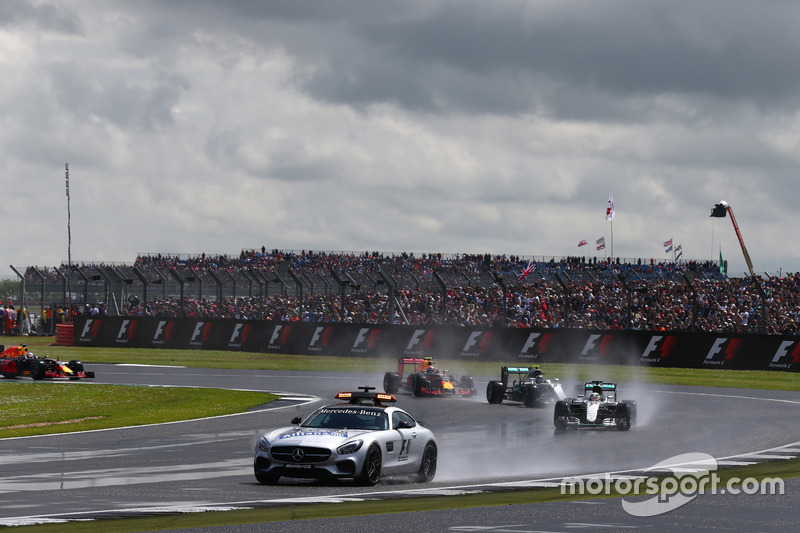 Départ derrière le Safety Car