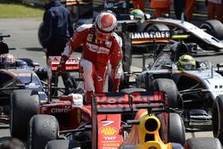 Kimi Raikkonen, Ferrari SF16-H dans le parc fermé