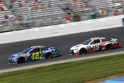 Jimmie Johnson, Hendrick Motorsports Chevrolet, Carl Edwards, Joe Gibbs Racing Toyota