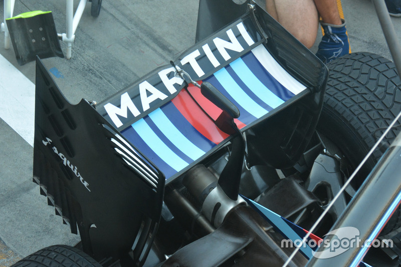 Williams FW38, Rear wing