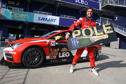 Polesitter Pepe Oriola, Team Craft-Bamboo LUKOIL, SEAT Leon