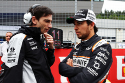 Sergio Perez, Sahara Force India F1 with Tim Wright, Sahara Force India F1 Team Race Engineer on the grid