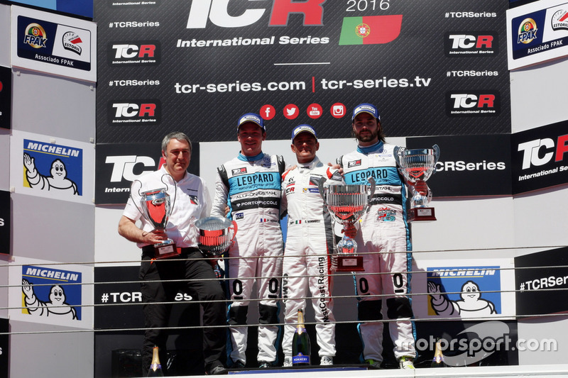 Podium: second place Jean-Karl Vernay, Leopard Racing, Volkswagen Golf GTI TCR; Winner Gianni Morbid